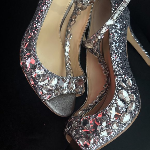 Jeweled Badgley Mischka Silver Heels - Picture 3 of 5